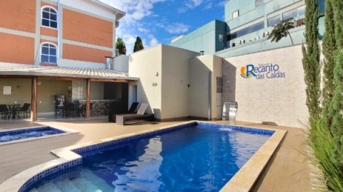 Piscina e área de lazer - Pousada Recanto das Caldas