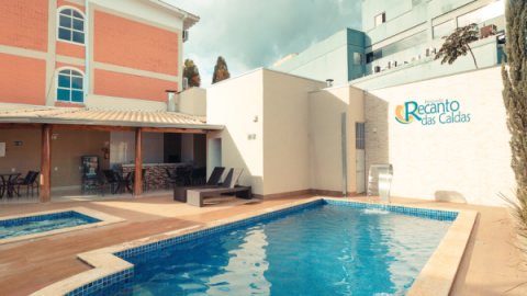 Piscina e área de lazer - Pousada Recanto das Caldas