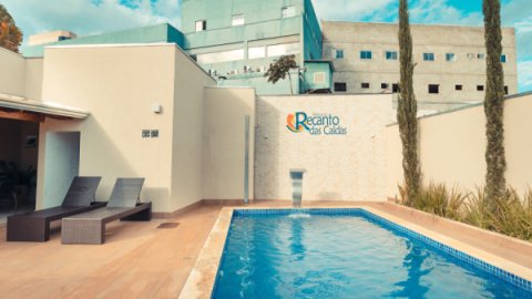 Piscina e área de lazer - Pousada Recanto das Caldas